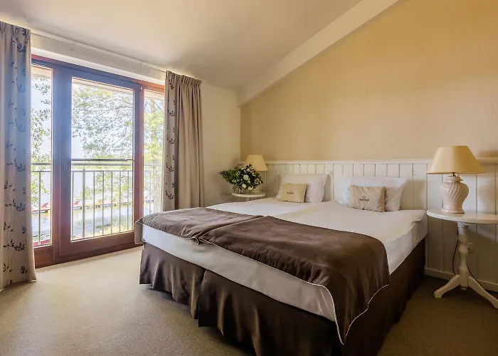 Ośrodek wypoczynkowy Jabłoń 3*